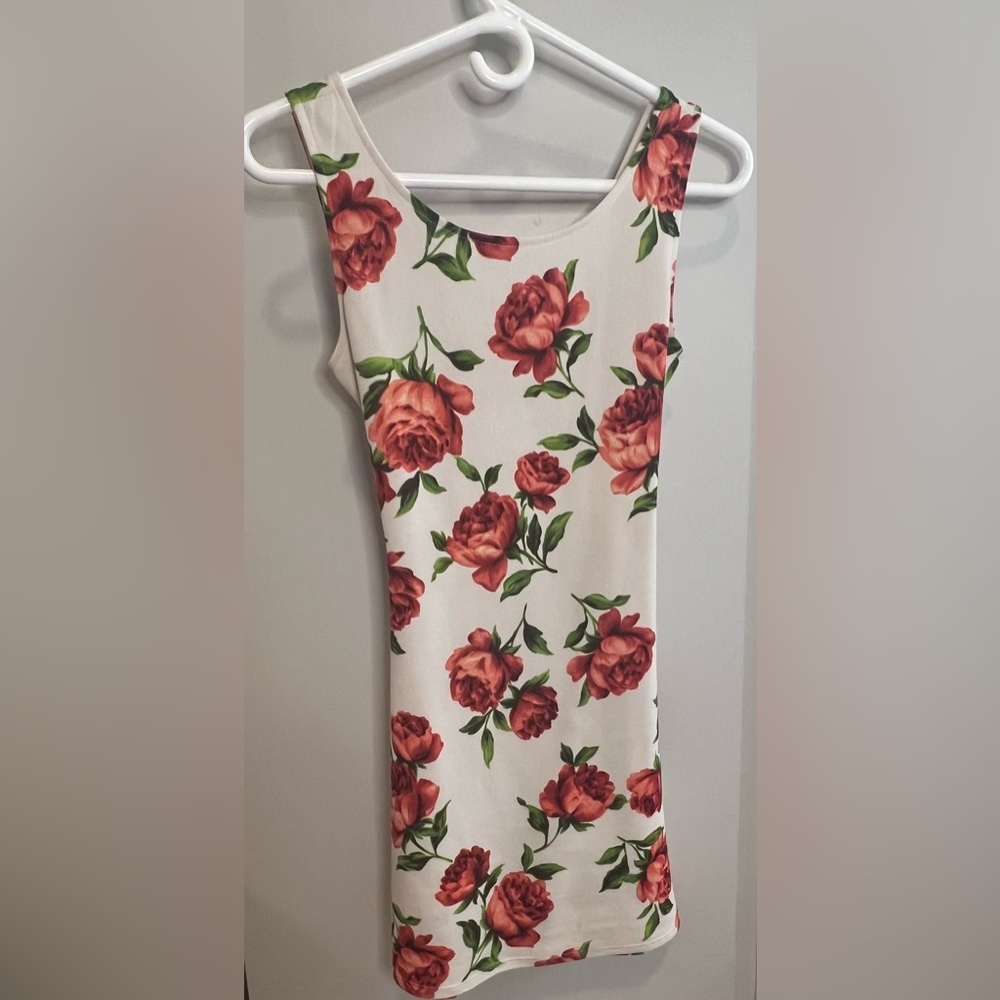 Chocolate U.S.A, size is not indicated but seems like a xs-s, floral dress